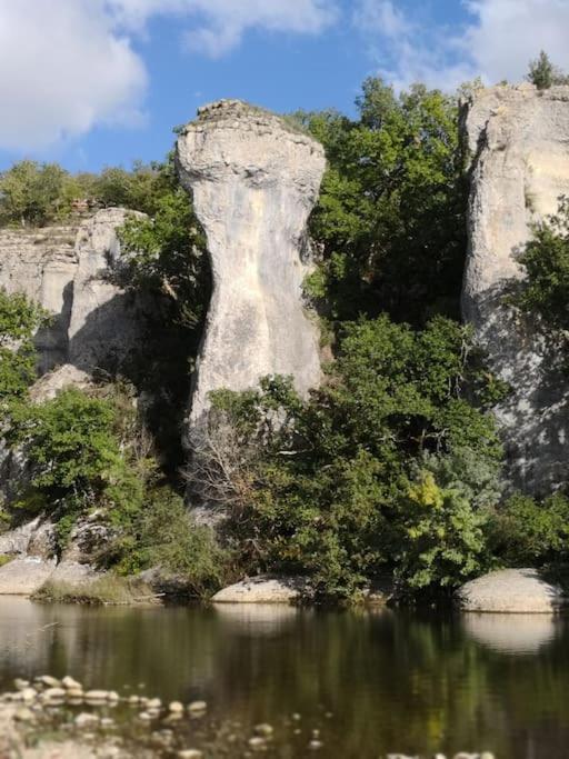 Lou Caladou Gite En Pierre Avec Bain A Remous Vallon-Pont-d'Arc Exterior photo